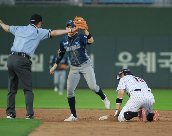 황재균선수의 도루모습